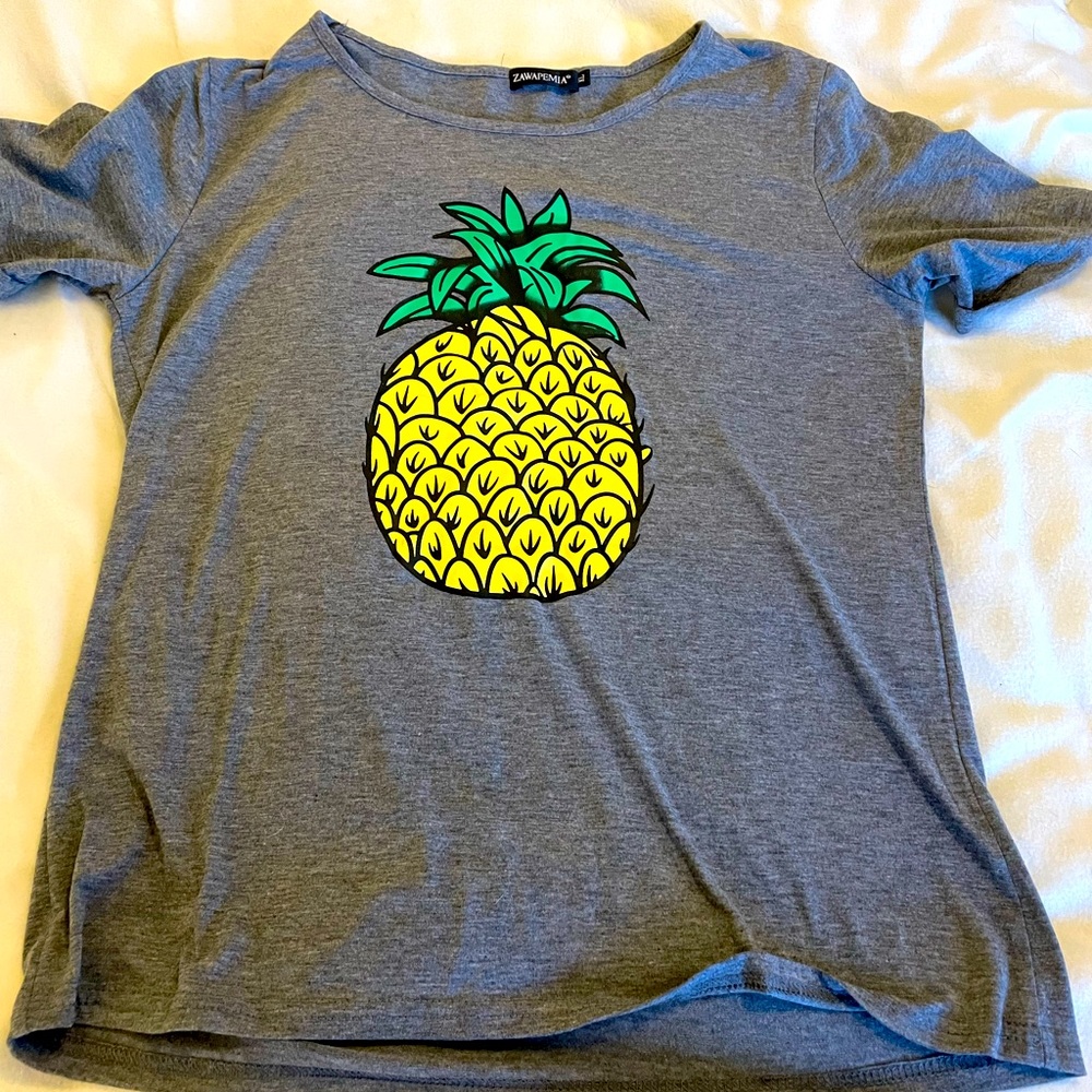 🎯NWOT short sleeve pineapple tee